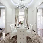 Opera Balkony Luxury With Free Parking Budapeşte