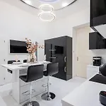 Opera Balkony Luxury With Free Parking Budapeşte