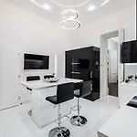 Opera Balkony Luxury With Free Parking Budapeşte