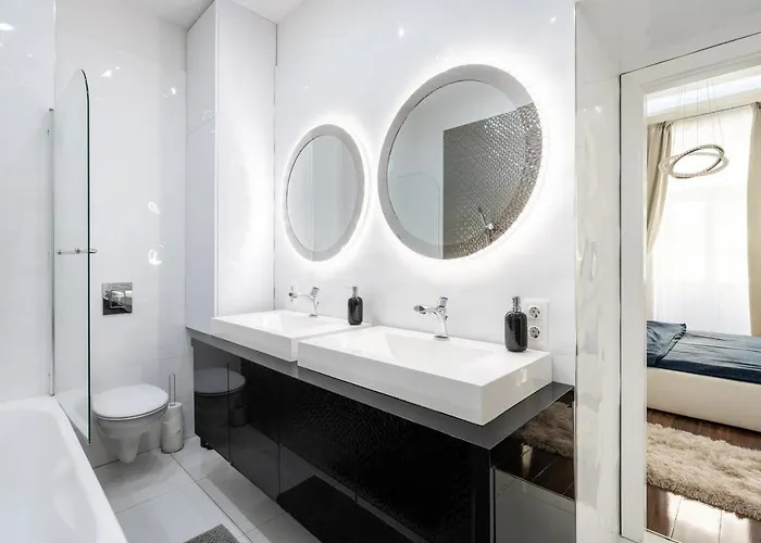 Opera Balkony Luxury With Free Parking Apartman
