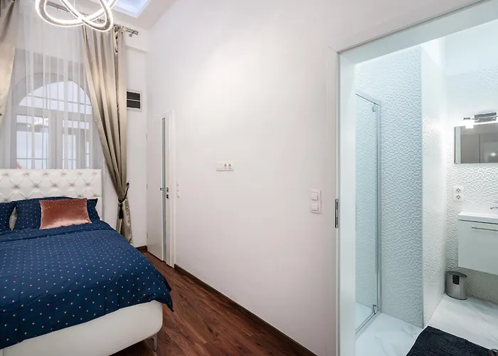 Opera Balkony Luxury With Free Parking *
