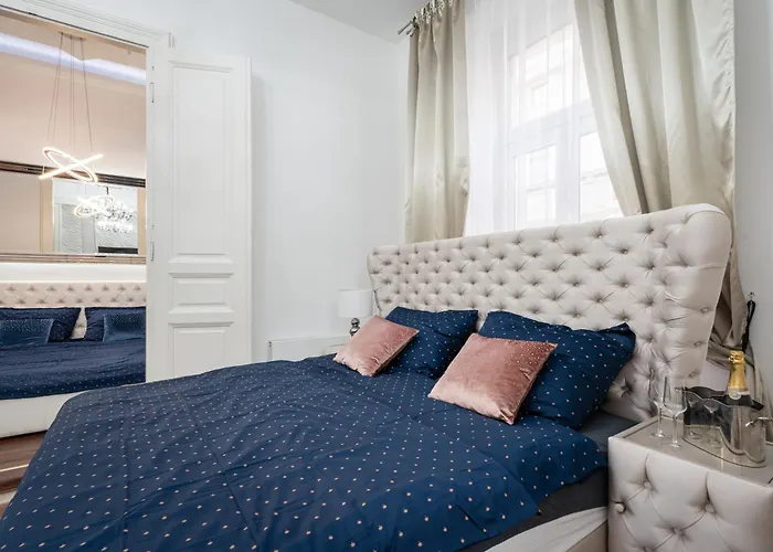 Opera Balkony Luxury With Free Parking Apartman