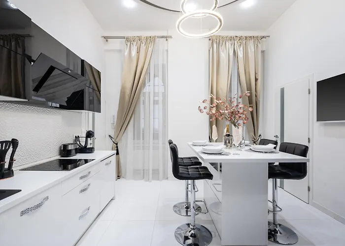 Opera Balkony Luxury With Free Parking
