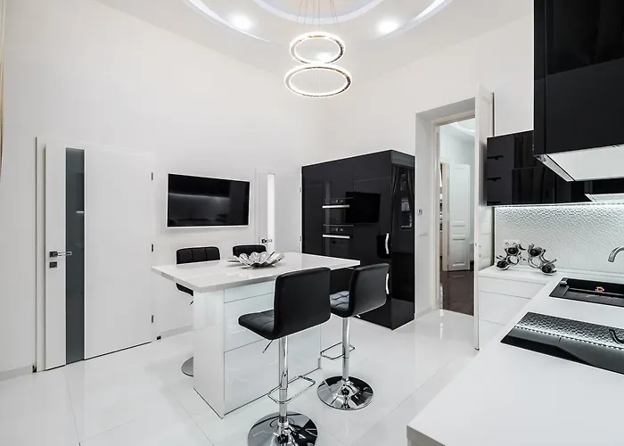 Opera Balkony Luxury With Free Parking Budapest