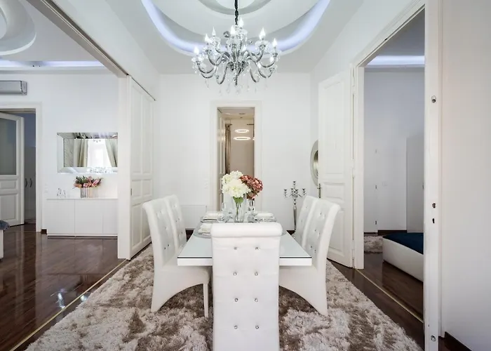 Opera Balkony Luxury With Free Parking *