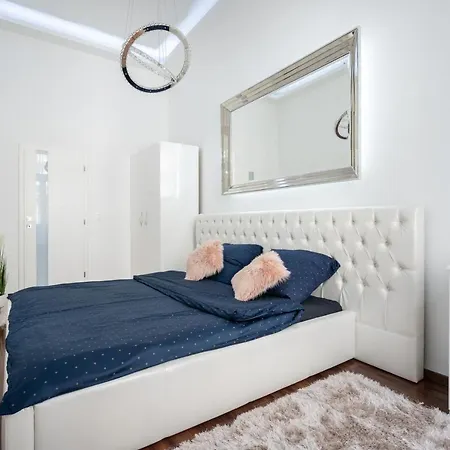 Opera Balkony Luxury With Free Parking