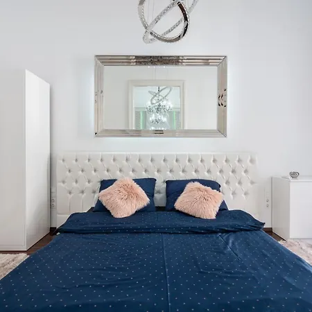 Opera Balkony Luxury With Free Parking Apartmán *