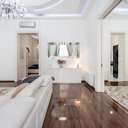 Opera Balkony Luxury With Free Parking