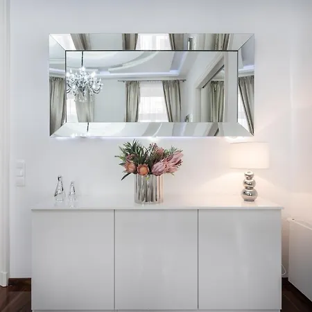 Opera Balkony Luxury Apartament *
