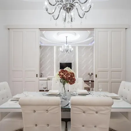 Opera Balkony Luxury With Free Parking