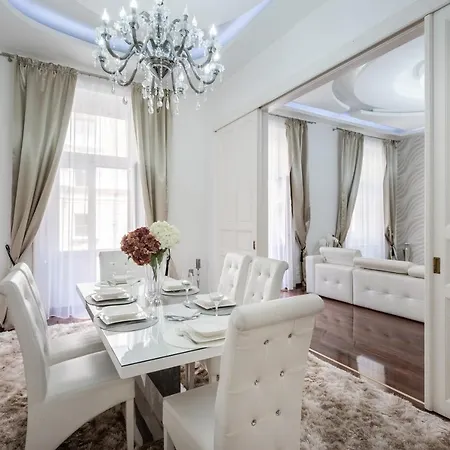 Apartmán Opera Balkony Luxury With Free Parking