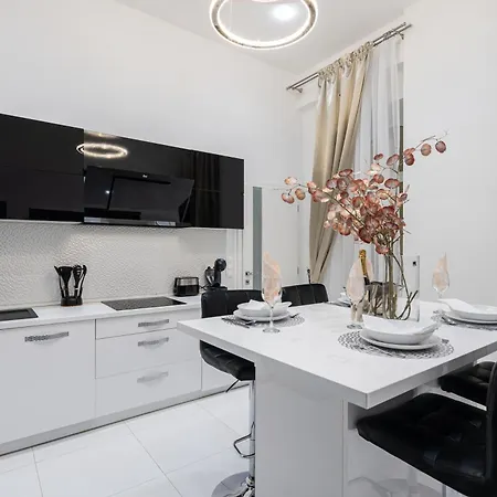 Opera Balkony Luxury With Free Parking Διαμέρισμα *