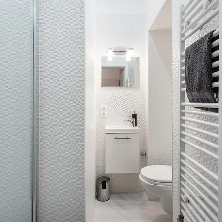 Opera Balkony Luxury With Free Parking Apartmán