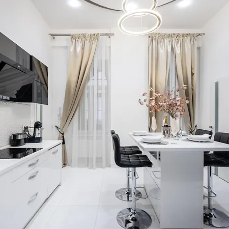 Opera Balkony Luxury With Free Parking