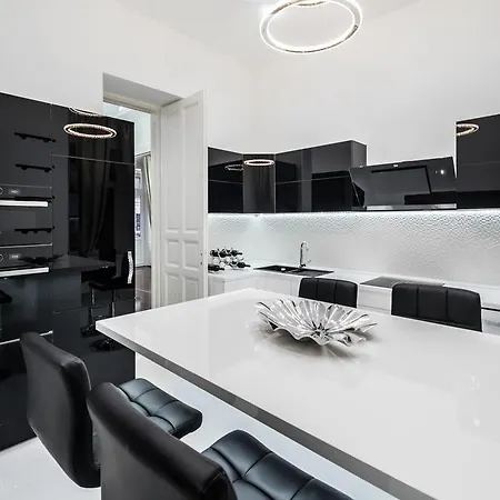 Apartmán Opera Balkony Luxury With Free Parking *