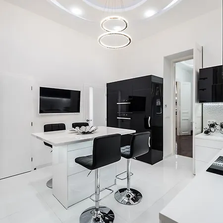 Opera Balkony Luxury With Free Parking Budapest