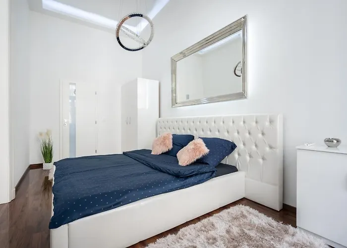 Opera Balkony Luxury With Free Parking