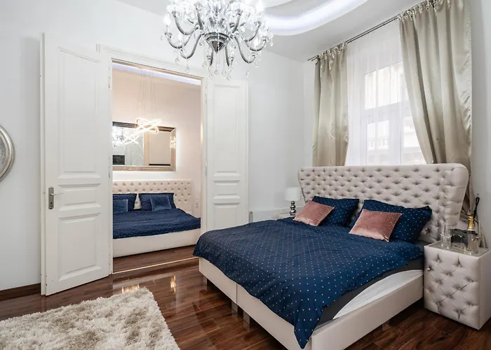 Opera Balkony Luxury With Free Parking Apartament