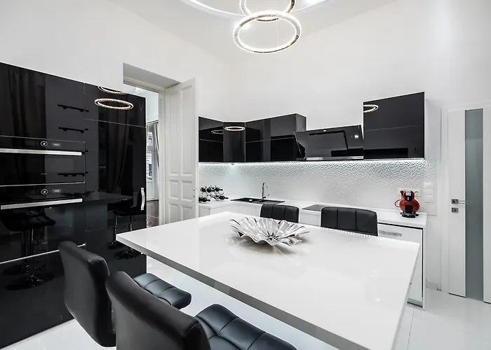 Opera Balkony Luxury With Free Parking *