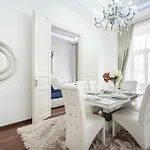 아파트 Opera Balkony Luxury With Free Parking