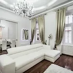 Opera Balkony Luxury With Free Parking *