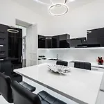 Opera Balkony Luxury With Free Parking *
