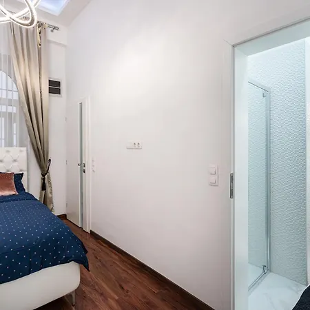 Opera Balkony Luxury With Free Parking *