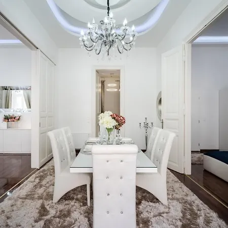 Opera Balkony Luxury With Free Parking *