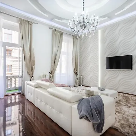 アパート Opera Balkony Luxury With Free Parking ブダペスト
